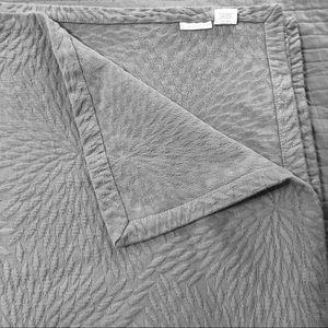 Garnet Hill Twin coverlet/blanket.  Blue/Gray